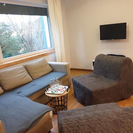 Maly Apartament W Zieleni Blisko Jeziora Шрода Великополска Екстериор снимка