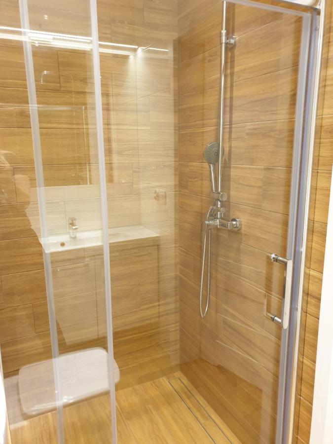 Maly Apartament W Zieleni Blisko Jeziora Шрода Великополска Екстериор снимка