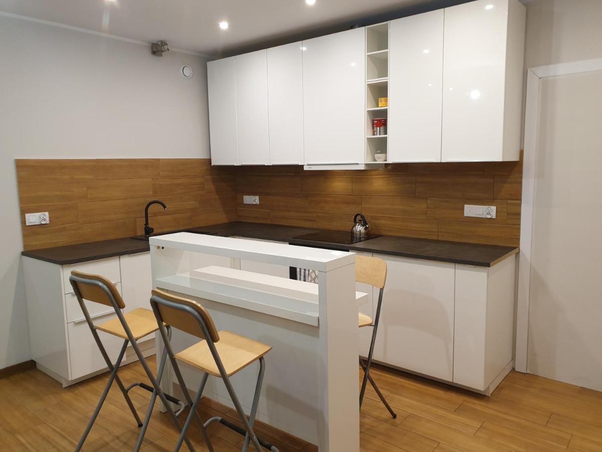 Maly Apartament W Zieleni Blisko Jeziora Шрода Великополска Екстериор снимка
