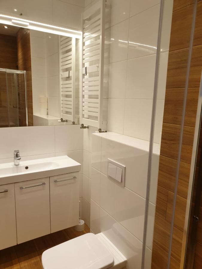 Maly Apartament W Zieleni Blisko Jeziora Шрода Великополска Екстериор снимка