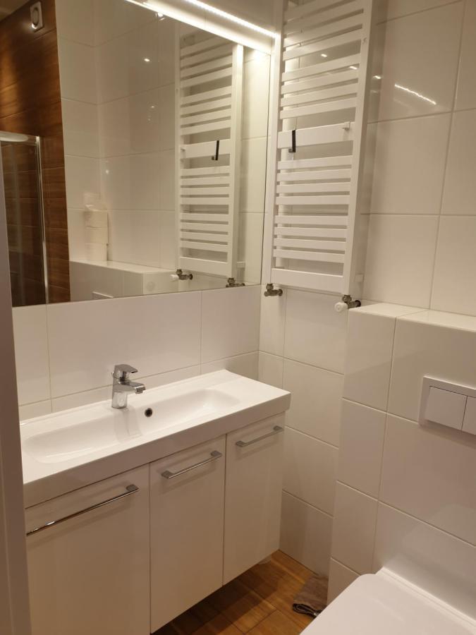 Maly Apartament W Zieleni Blisko Jeziora Шрода Великополска Екстериор снимка